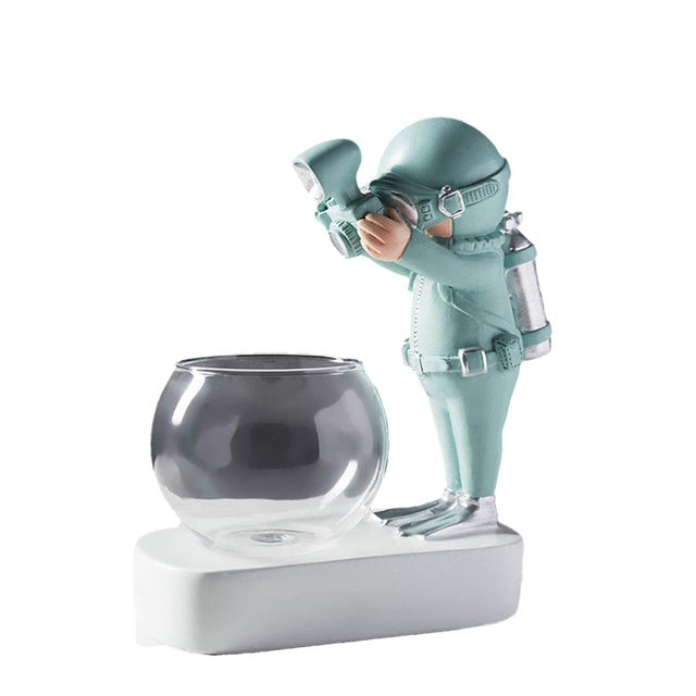 Nordic Astronaut Resin Decorative Flowerpot Ornaments Astronaut Flowerpot Astronaut Glass Vase Desk Vase Home Decor Accessories.